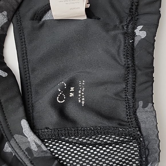 ⭐️3 / $30⭐️ Black Grey Camo High Neck Mesh Racerback Sports Bra  Size Medium - Picture 5 of 10